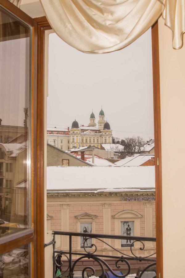 Atlant Hotel Úzhgorod Exterior foto